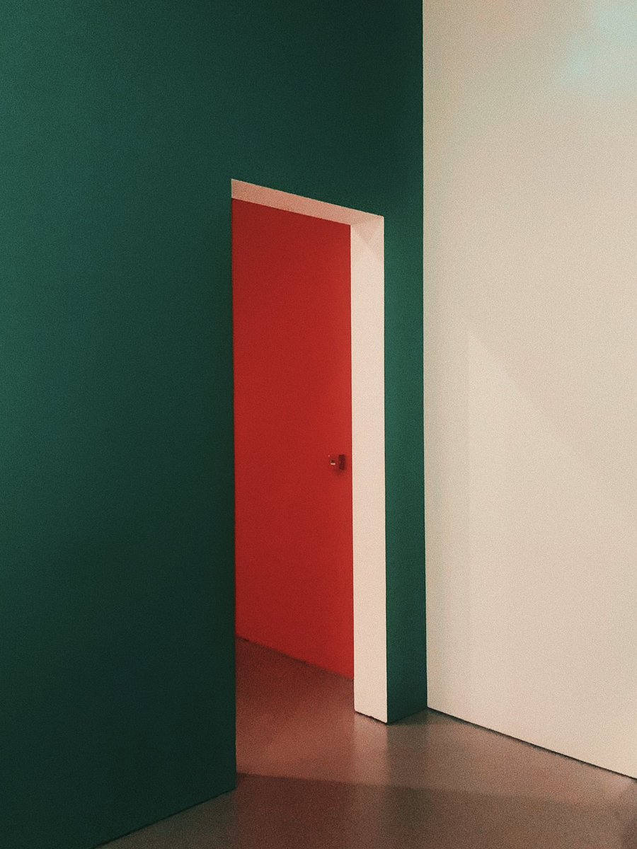 surrealistshay's tweet photo. such a satisfying photo I took in the museum https://t.co/jzjkpHO2ZB
