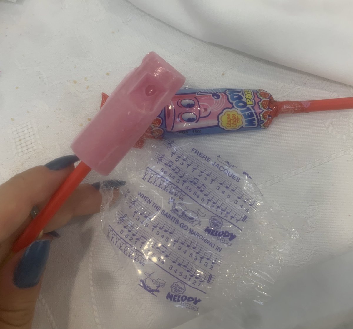 itsdalsi's tweet photo. A qué edad descubristeis que trae una partitura la cual puedes tocar con la misma chuche?😵‍💫 https://t.co/ESPCLLAd5L