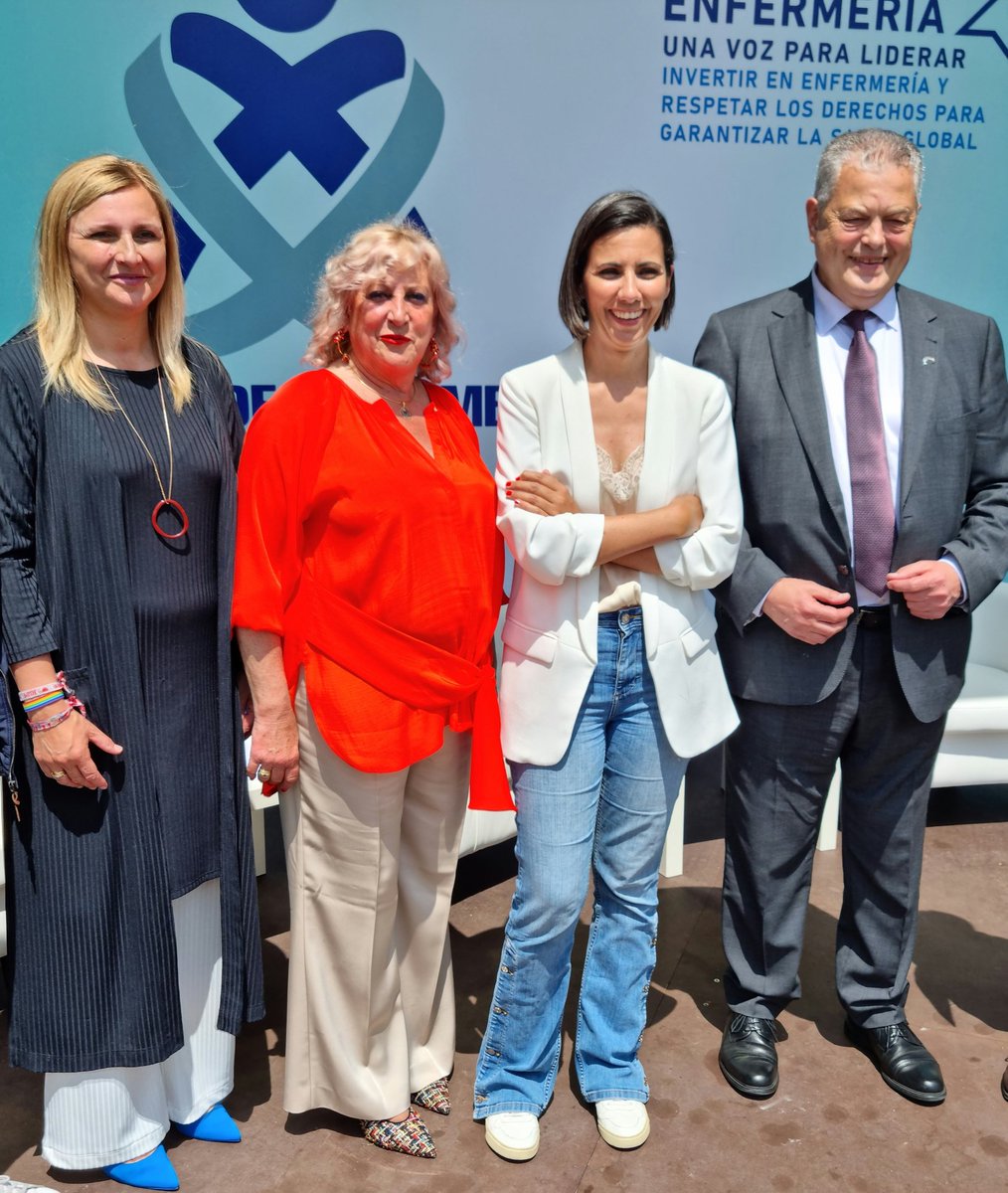 El Colegio de Enfermería de Cantabria celebra el #DíaInternacionalEnfermería en Colindres. La periodista <a href="/_anapastor_/">Ana Pastor 🇪🇸</a> ha recibido el Premio Candil por su defensa de los valores de la enfermería durante la pandemia.