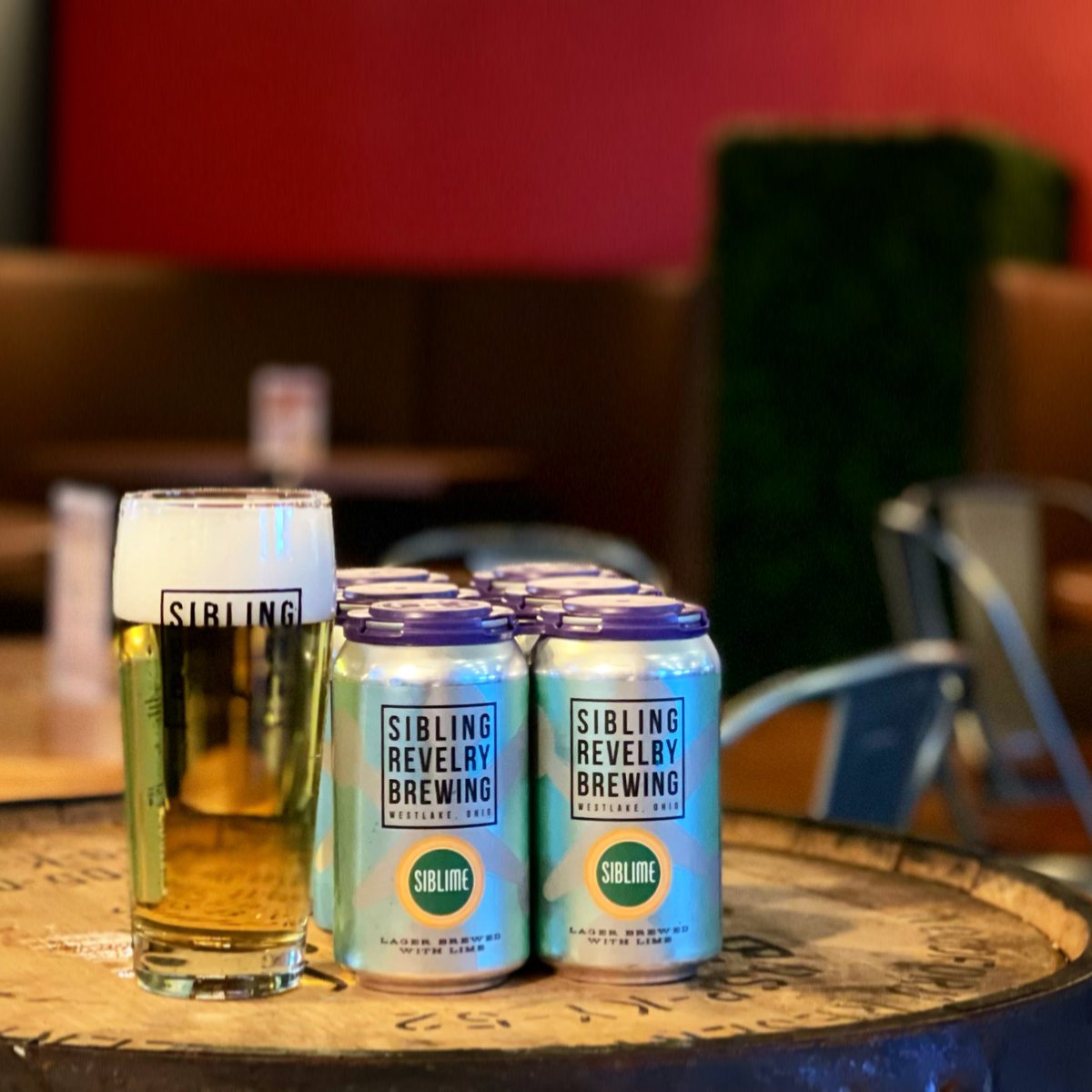 SibRevBrew's tweet image. Everyone’s favorite summer time beer is back☀️🍺
🟢Siblime🟢
This beer is a crisp lager brewed with lime and spiced with Grains of Paradise. 
Pick up a 6 pack in the Taproom! 

#siblingrevelry #siblime #srbrew #summervibes #beer #cle