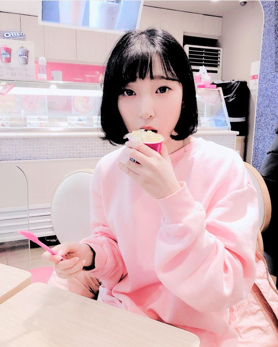 cuteociii's tweet photo. oci cuma punya satu es krim ya, gaboleh minta 😡 https://t.co/Q2K9m1bTkw