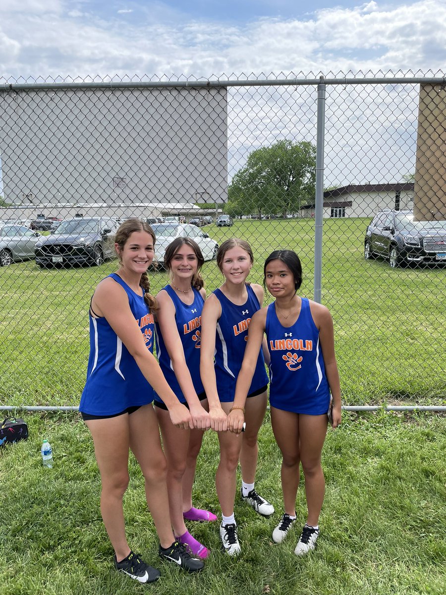 8th grade 4x100 52.31 🥇 &amp; state bound! 🚨🔥🔥🔥🚨