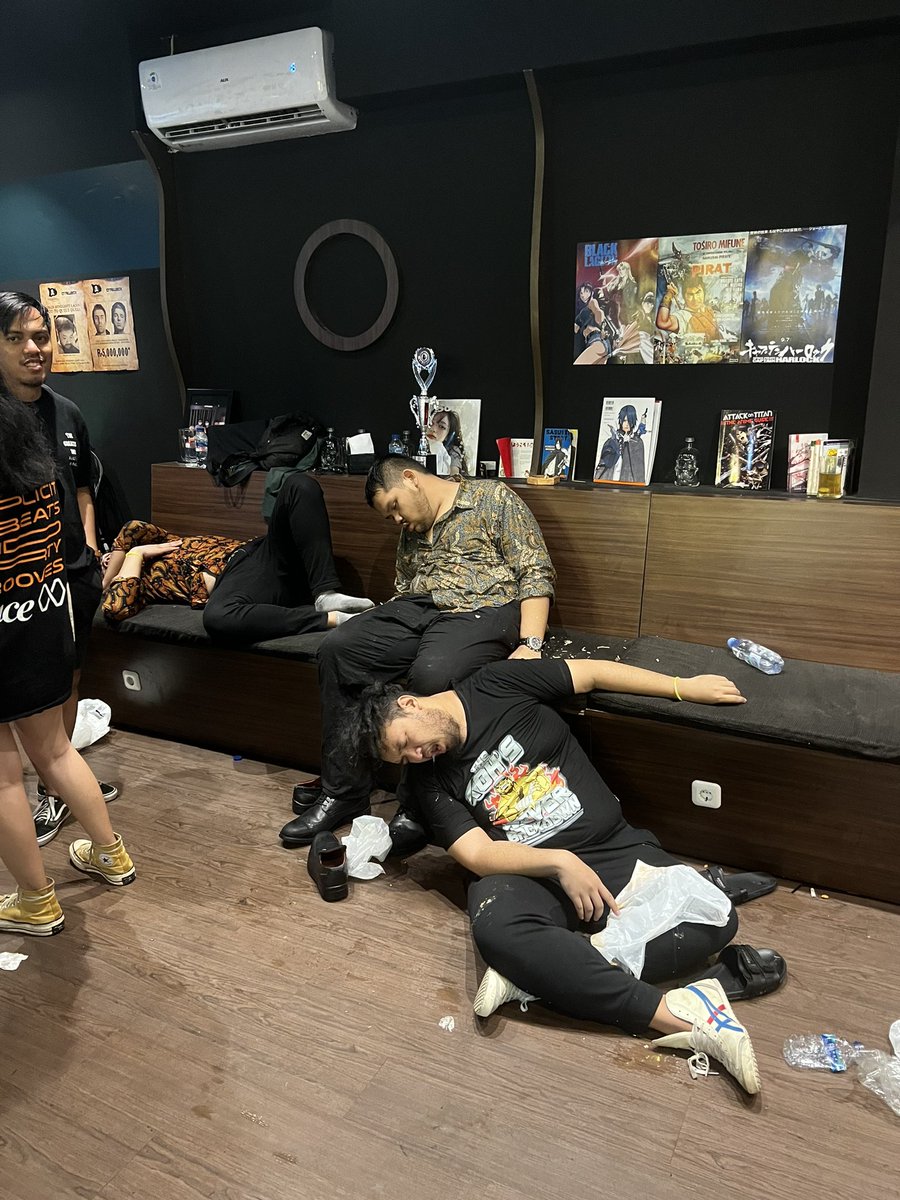 suaminya kartika tweet media