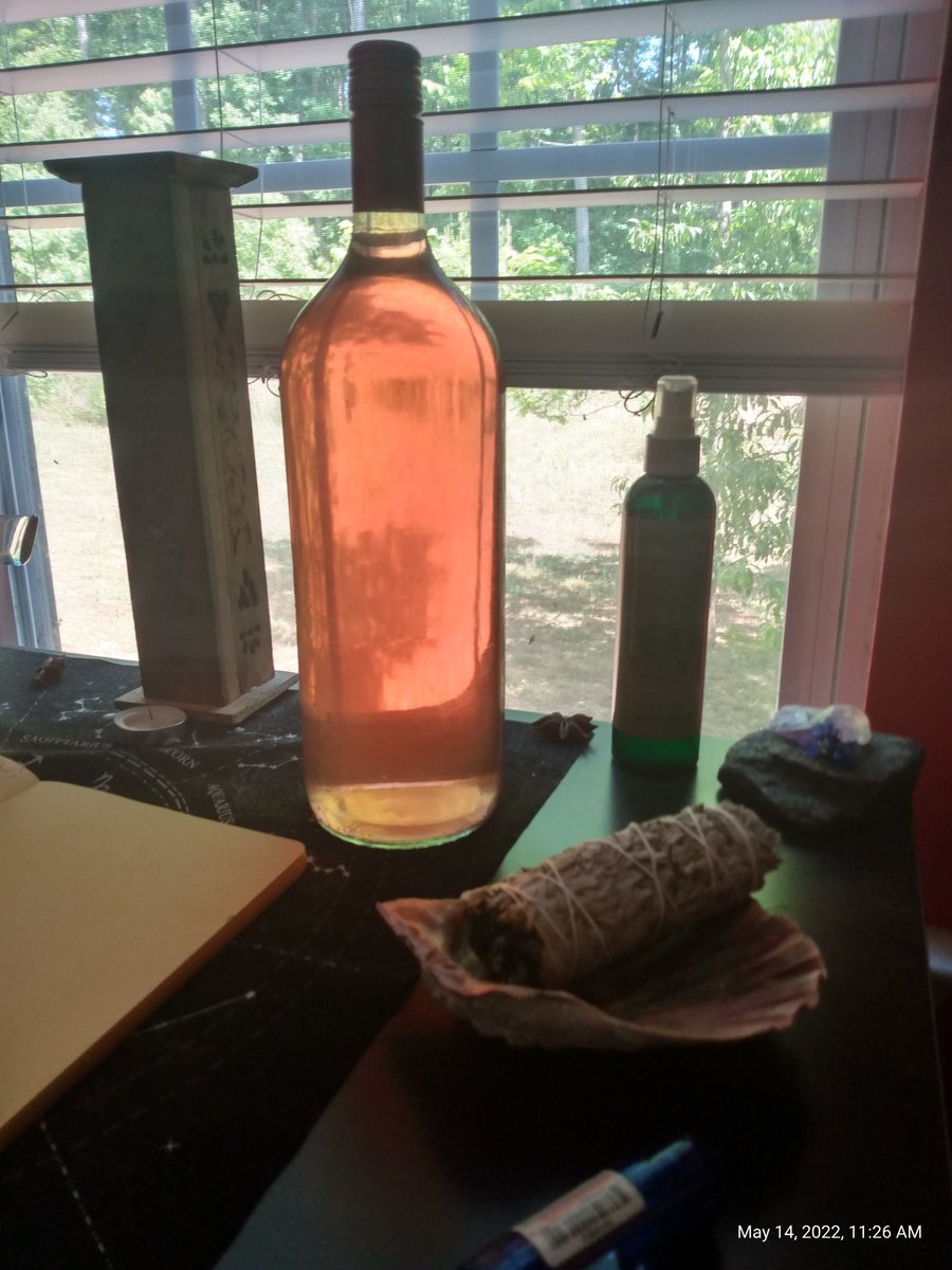eclecticbruja80's tweet photo. #rosewater #rosewaterspray #rosemagick
Rose water has so many different capabilities that everyone can enjoy.
Use them in love spells, love potions, in a ritual bath, and can be used in a spray bottle to cleanse and remove negative energies. You can put it in your tea. https://t.co/GdELzkXDGX
