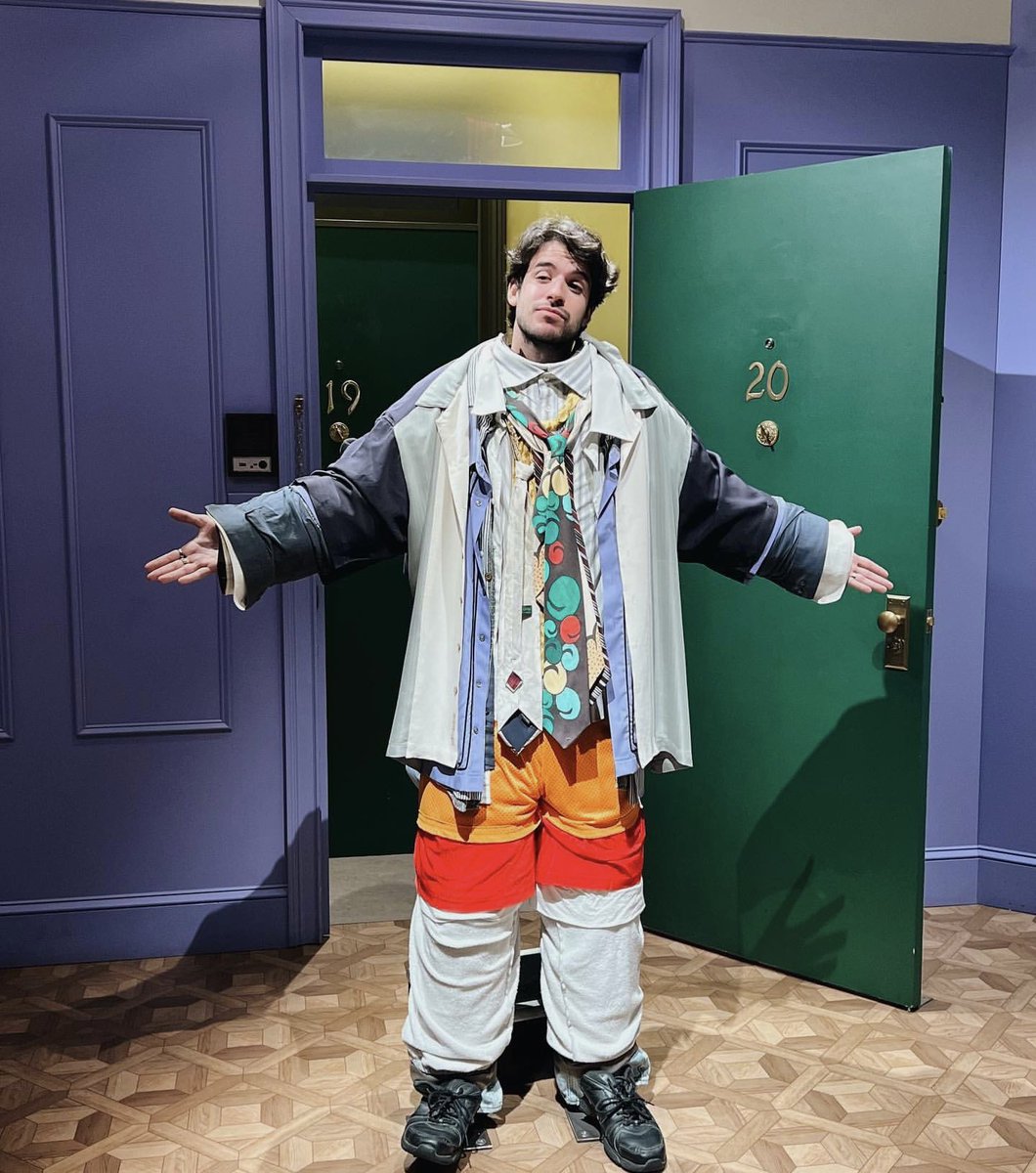 screencaps friends tweet media