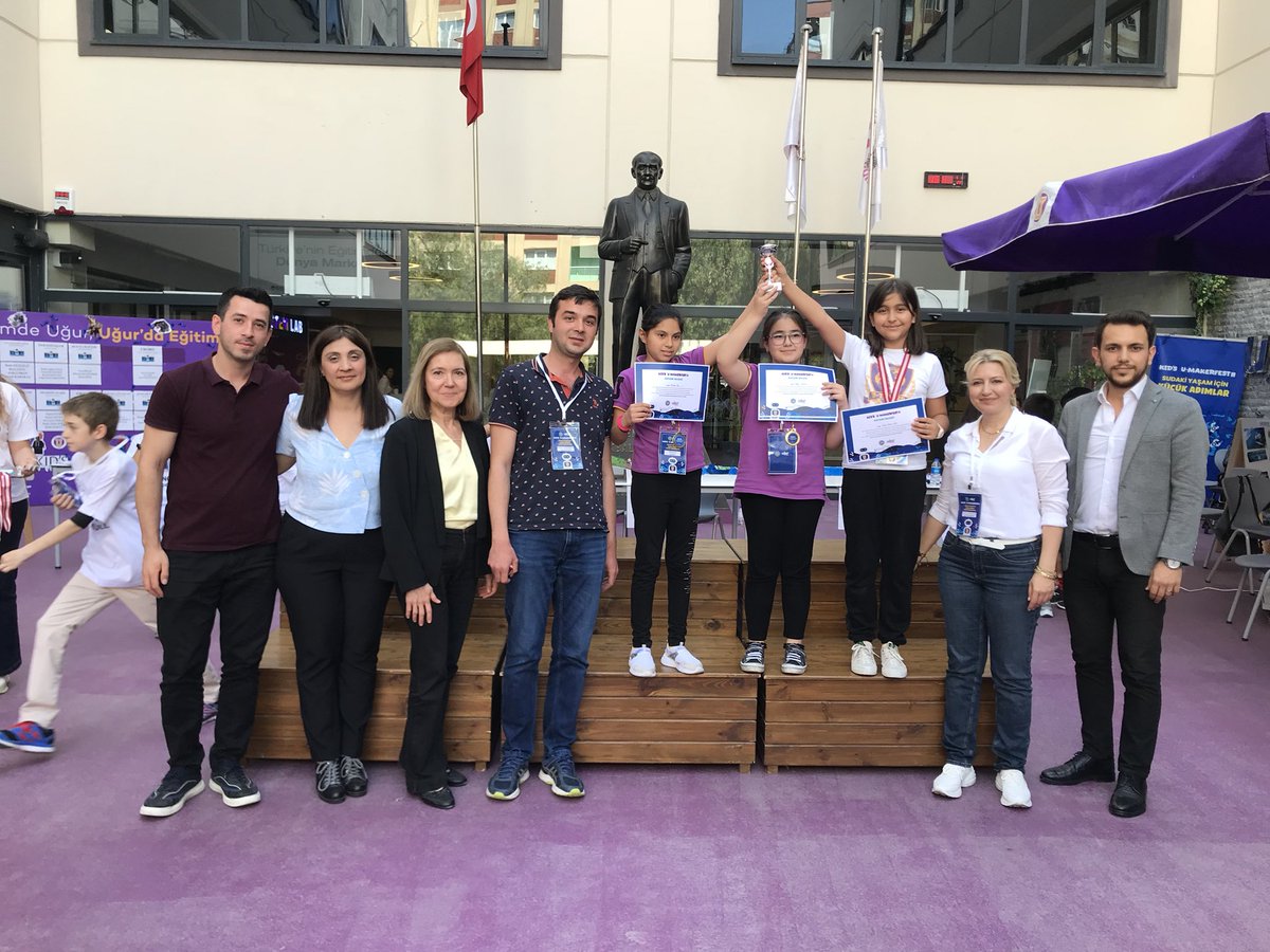 UOBornova's tweet photo. Veee KID’S U-MAKER FEST Ege Bölgesi kazananları belli oldu🏆🏆
Takımlarımız ödüllerini aldı. Öğrencilerimizi tebrik ederiz💐💐💐
#umaker #umakerkids #umakerfest #uğurluolmak
@UOBayrakli 
@BalikesirUgur 
@UOGuzelbahce 
@narliderekampus 
@denizliugur 
@karsiyaka_uo https://t.co/EVTzRKx3Db