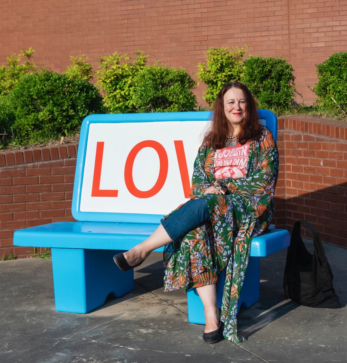 loveseatworld's tweet photo. Come sit a spell on the Pine Bluff Loveseat! #loveseatpb #pinebluffarkansas ⁦@ASC701⁩ ⁦@suziparker⁩ #loveonmainstreetpb #love #publicart #pinebluff  #spreadthelove https://t.co/piydwuw9sA