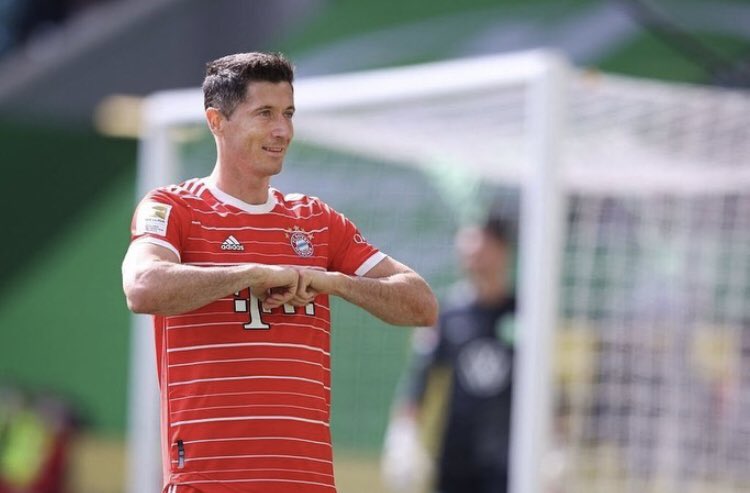 ¡Robert Lewandowski es el Máximo goleador de la #Bundesliga esta temporada! 💥

En el empate entre el #Wolfsburg 2 🆚 #BayerMunich 2 , el polaco llegó a las 35 anotaciones en lo que va de la temporada