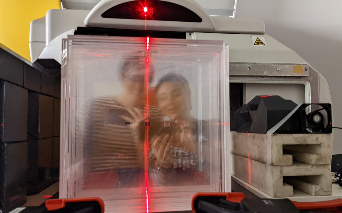 MitraJoon's tweet photo. Phantom selfie!
The little cube is a boron insert inside a PMMA phantom &amp; past the primary radiation field.
We're measuring the gamma line emitted through boron neutron capture in proton therapy for online QA in #ncept.
It is working 🎉
#cancerresearch #Cancer #Research #physics https://t.co/6M0KkEnwFj