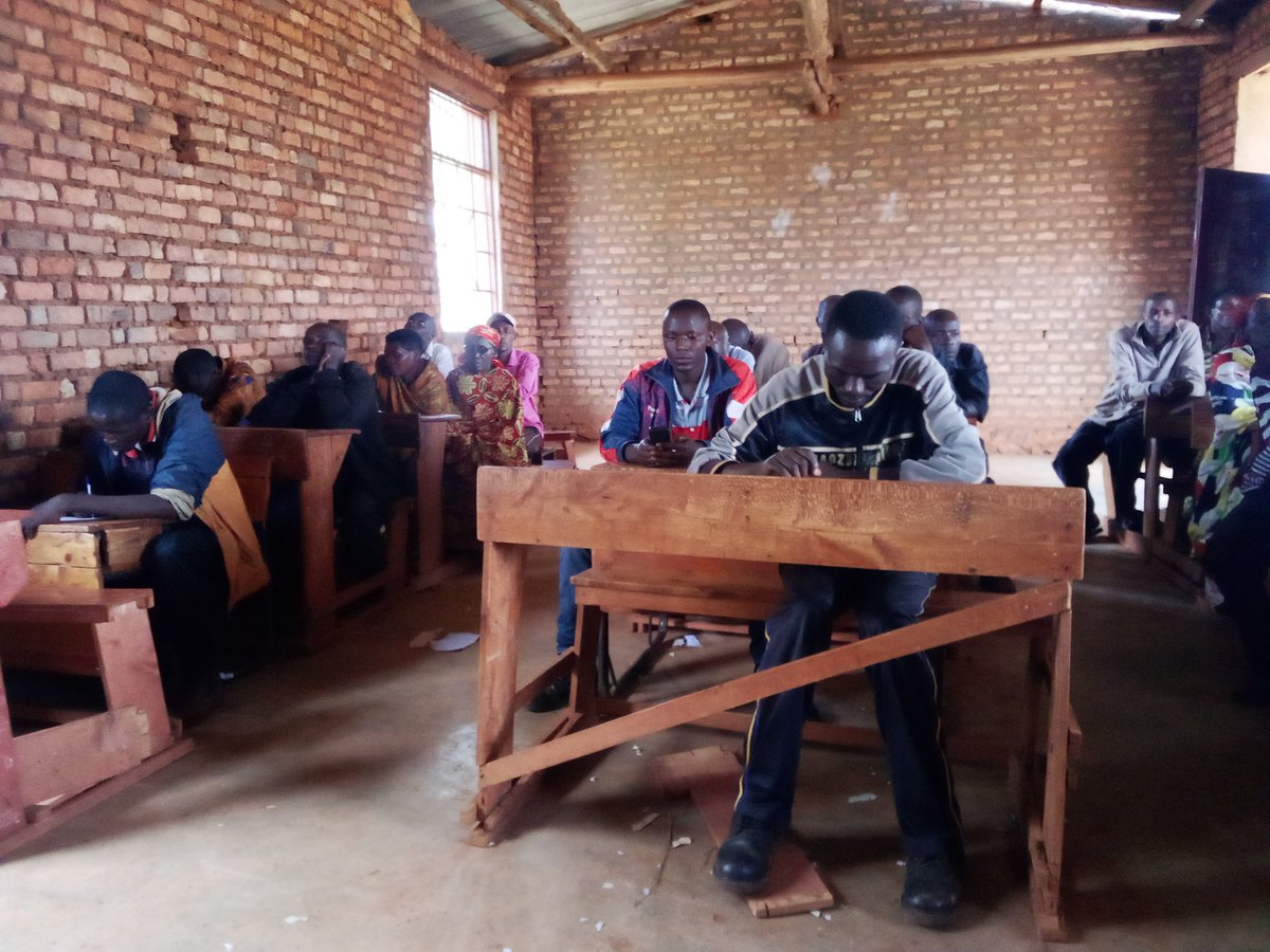 commune_kiganda's tweet photo. #Burundi: Après les travaux de développement communautaire organisés dans la @commune_kiganda ,les membres des CDCs et les conseillers collinaires ont participé dans une réunion organisée par le CCDC Kiganda. https://t.co/NlUXTfE9my