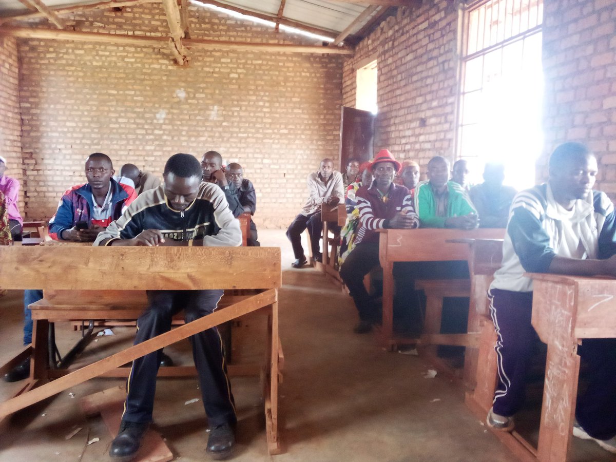 commune_kiganda's tweet photo. #Burundi: Après les travaux de développement communautaire organisés dans la @commune_kiganda ,les membres des CDCs et les conseillers collinaires ont participé dans une réunion organisée par le CCDC Kiganda. https://t.co/NlUXTfE9my