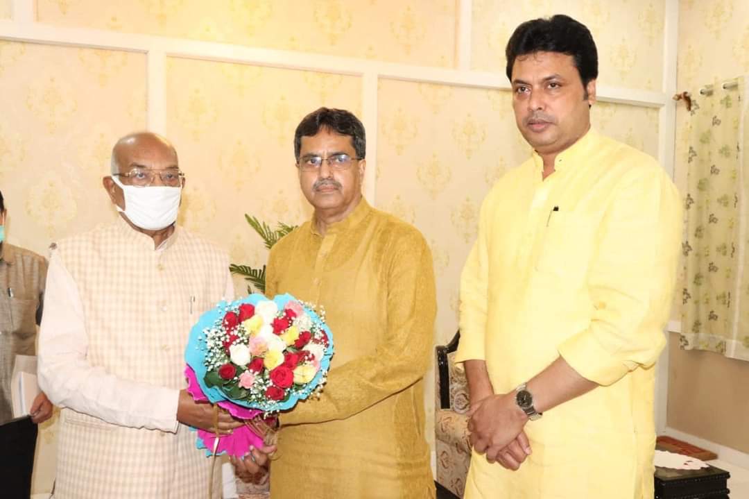 KishorBarmanBJP's tweet photo. পরিষদীয় দলের নেতা নির্বাচিত হওয়ায় জন্য মাননীয় রাজ্য সভাপতি আদরণীয় @DrManikSaha2 মহাশয়কে আন্তরিক শুভেচ্ছা ও প্রণাম জানাই। 💐💐🙏 https://t.co/XEcbWKVKlZ