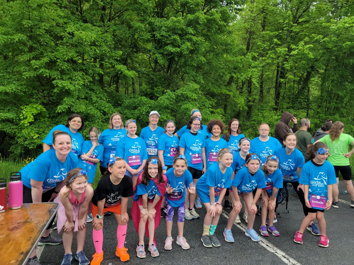pinestreetelem's tweet photo. Incredible girls! Incredible coaches! Another 5k in the books. @PalmyraSchools #girlsontherun #youcannotstopus https://t.co/Z0JoVRgPPm