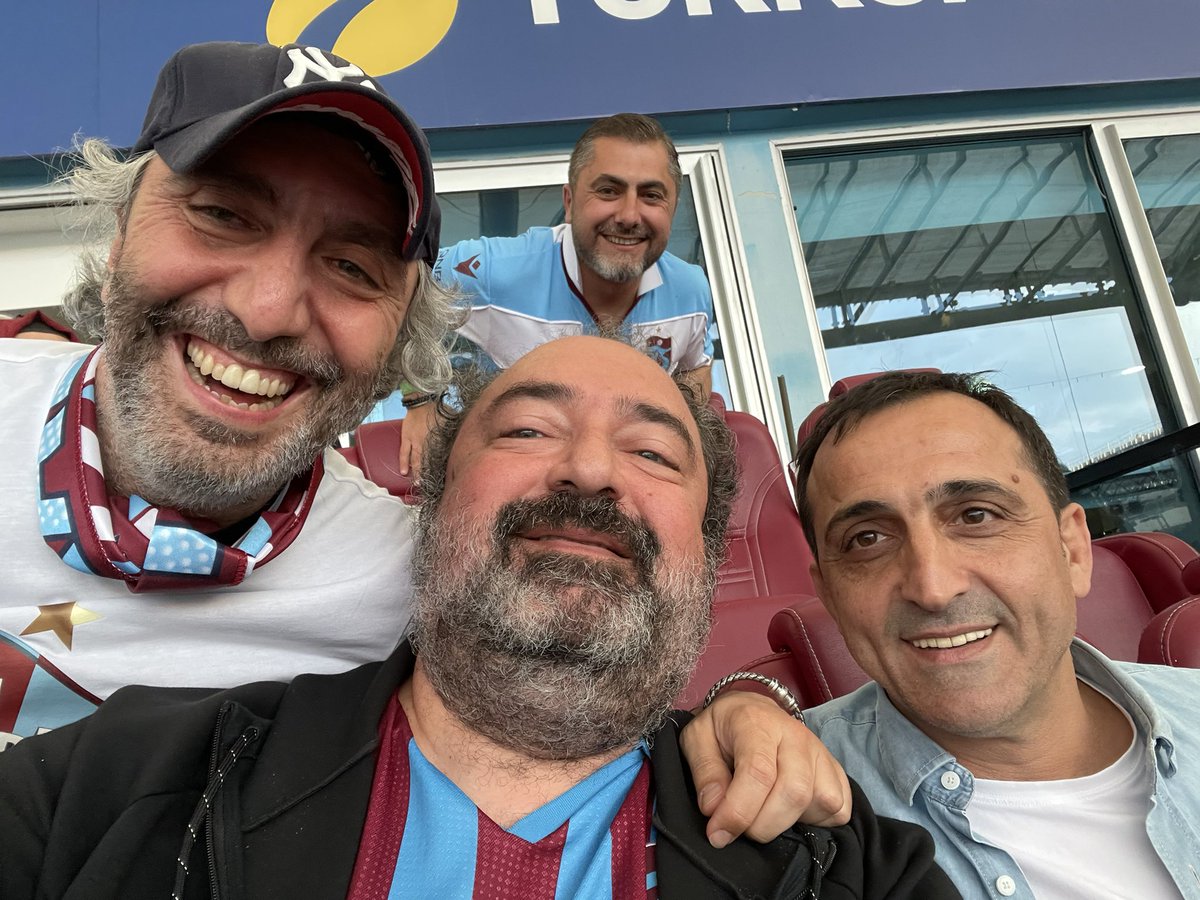 zagortenay's tweet photo. O sene bu sene. Hatıralar karıştı gözyaşlarına. https://t.co/g1blq38uh9