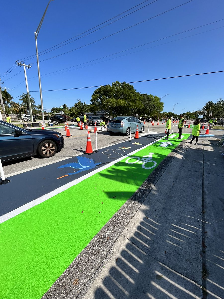 jesusfuentes80's tweet photo. Great volunteering today at this @FTLCityNews, citizen, and @SpeakUp_Broward-led #tacticalurbanism intervention in Lake Ridge! [1/2] #AltaFieldNotes https://t.co/T10DIwr2vp