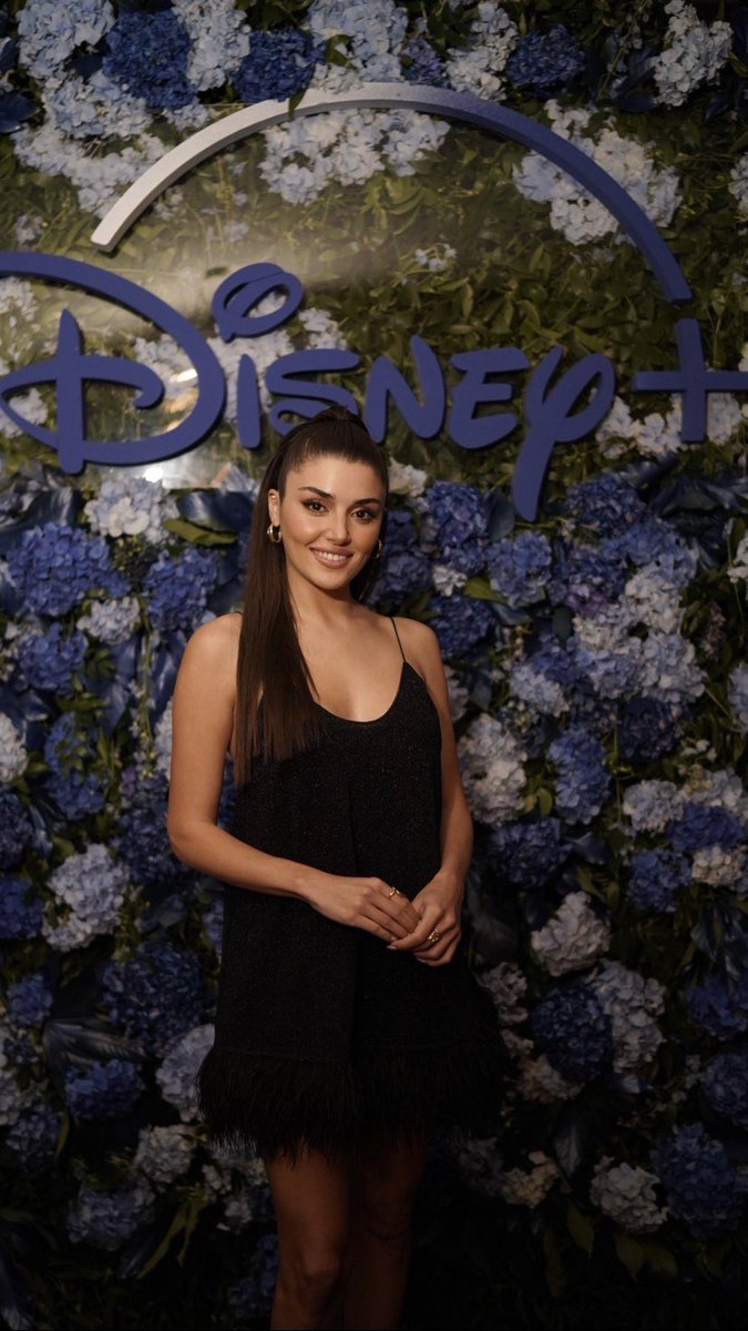 QueenErcell's tweet photo. Çok güzel çok güzel çok güzellll🥱
#HandeErcel #handemiyy https://t.co/QpsS33lFln
