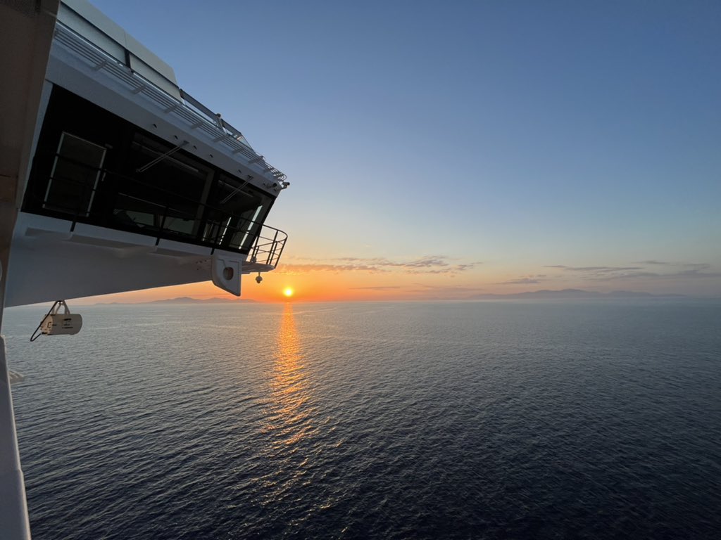 Luke_Cordon's tweet photo. @JamesVanFleet sunset aboard @RoyalCaribbean Odyssey of the Seas yesterday evening 🫢#smoothsailing #gorgeousviews https://t.co/r8KuvUcDed