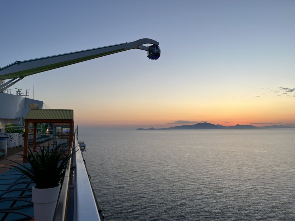 Luke_Cordon's tweet photo. @JamesVanFleet sunset aboard @RoyalCaribbean Odyssey of the Seas yesterday evening 🫢#smoothsailing #gorgeousviews https://t.co/r8KuvUcDed