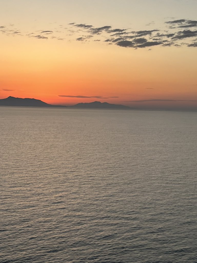 Luke_Cordon's tweet photo. @JamesVanFleet sunset aboard @RoyalCaribbean Odyssey of the Seas yesterday evening 🫢#smoothsailing #gorgeousviews https://t.co/r8KuvUcDed