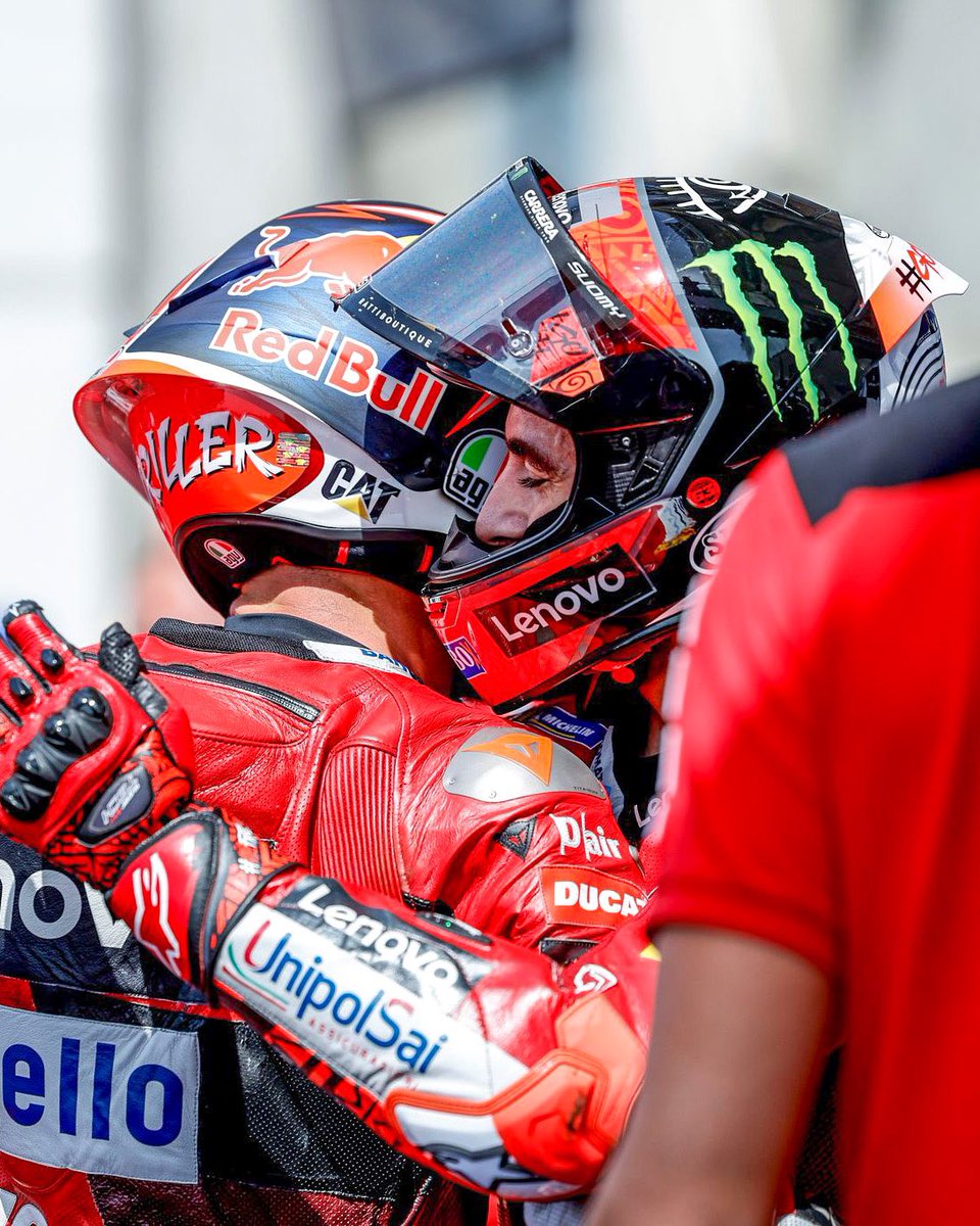 PeccoBagnaia's tweet photo. #FrenchGP 🇫🇷 

Record breaking pole in a row (1’30”450) but this time with a good company to share the croissant 🥐😜🤝🏼 
@ducaticorse 
#ForzaDucati #GoFree https://t.co/IuRjjYnS26