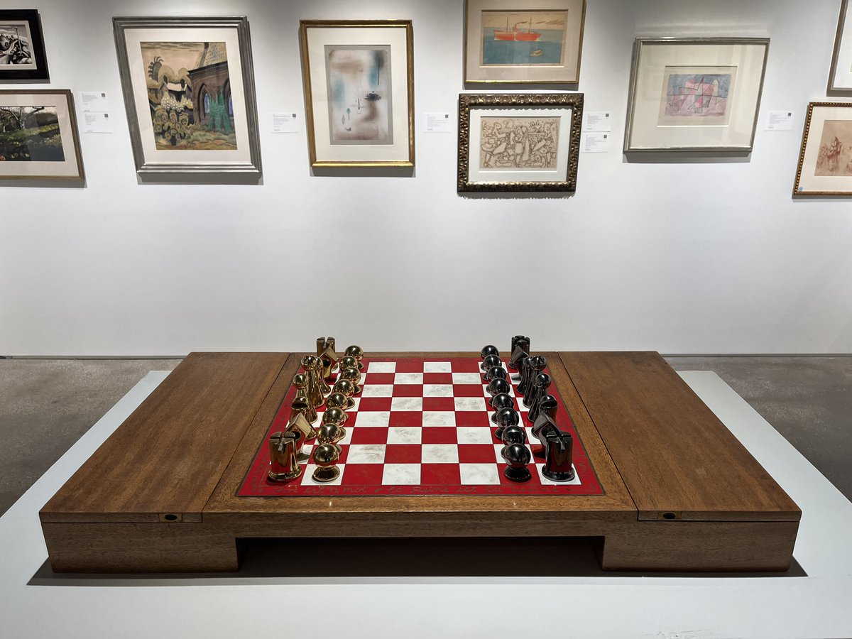 dank_adyrov's tweet photo. Man Ray Chess Set for $80,000 @Sothebys https://t.co/la3RAEVxfV