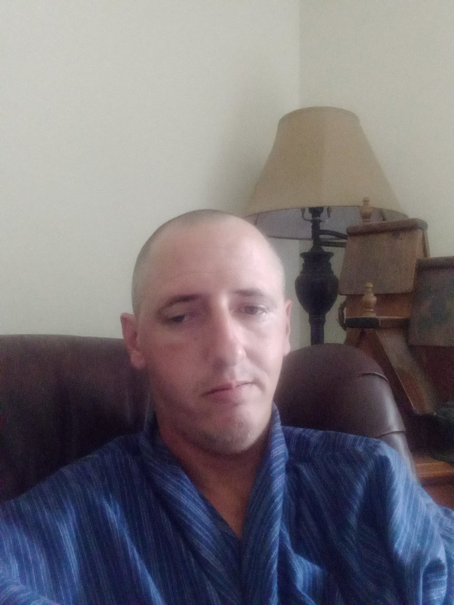 RedneckIrishLad's tweet photo. Second Round of Chemo! I feel like shit but I'm a Fighter. Cancer Sucks but I'm going to Kick It's Ass. @DarbyAllin @boy_myth_legend @Sting @JRsBBQ #FightAgainstCancer #ColorRectalCancer #SpinalCancer https://t.co/xOhZYz3c19