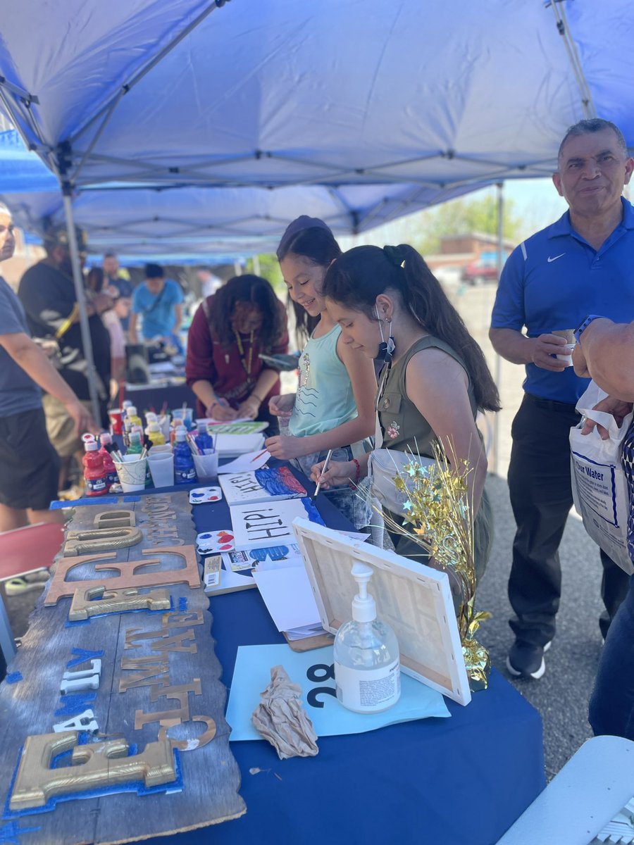 Thank you <a href="/ebjets/">East Boston High</a> for the fantastic STEAM fair today! Bradley students and family loved the experiments, music and food! #steamday <a href="/tmwgrade1/">Tommy Welch</a> @BCassellius <a href="/BostonSchools/">BostonPublicSchools</a> <a href="/clairecarney24/">Claire Carney</a>