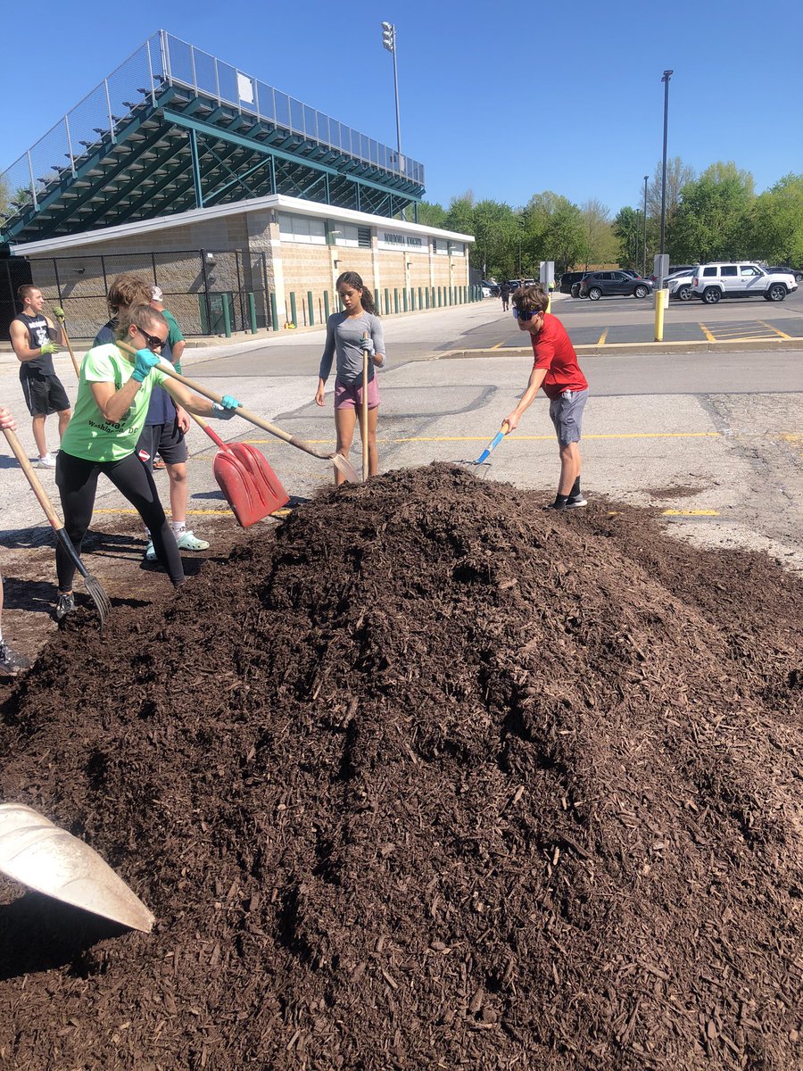 Coach_Simonetta's tweet photo. NMS athletes putting in quality work for Mulch Madness 🌳
Thank you @NordoniaBooster https://t.co/8eLrsFz5Y7