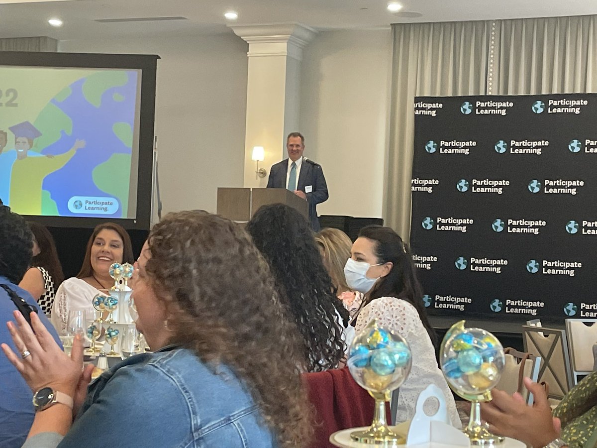 Smith_Seabees's tweet photo. Excited to celebrate these wonderful teachers today!  🌎❤️ We are so proud to have called them Seabees for the last 5+years! @ParticipateLrng @MSanMartin29 @MsAdriVCharun #UnitingOurWorld #Classof2022 https://t.co/NkoCbmNmlg