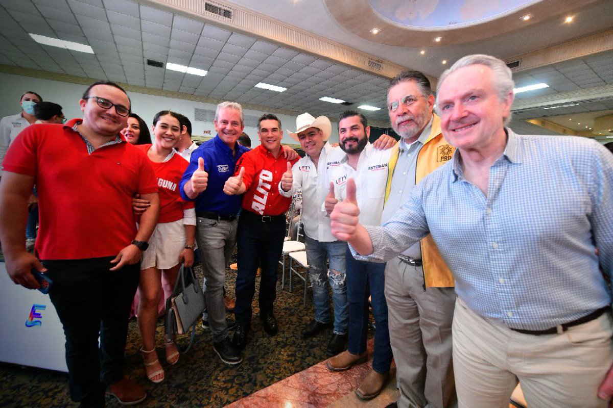 alitomorenoc's tweet photo. Vamos unidos, fuertes y en equipo para ganar; porque cuando se trata de defender el presente y el futuro de las familias de México, nada es más importante. ¡Si vamos juntos ganamos todos! 💪🏼🇲🇽 https://t.co/UZX6u4LEIW
