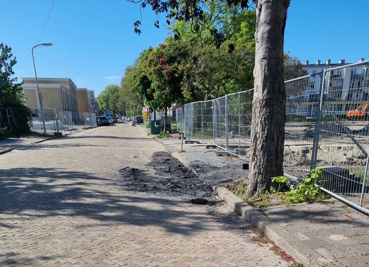 SimonFritschij's tweet photo. Deze week het verschrikkelijke nieuws dat een vrijwilliger is neergeschoten in het door drugsgeweld geteisterde Moerwijk-Oost.

Vandaag sprak ik daarom met  @MoerwijkCoop. Er ligt een enorme taak voor gemeente, politie, Vestia en politiek om met bewoners de buurt veilig te maken. https://t.co/s8gBrCghO5