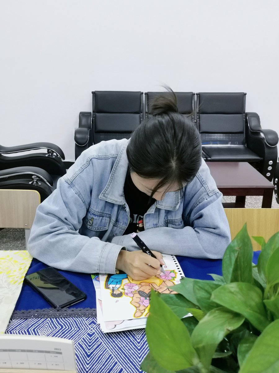 seedsofempower's tweet photo. Volunteers from west Yunnan University of Applied Sciences are illustrating the excellent stories from the 1001 Stories Tengchong project. https://t.co/LviTLn7QN4