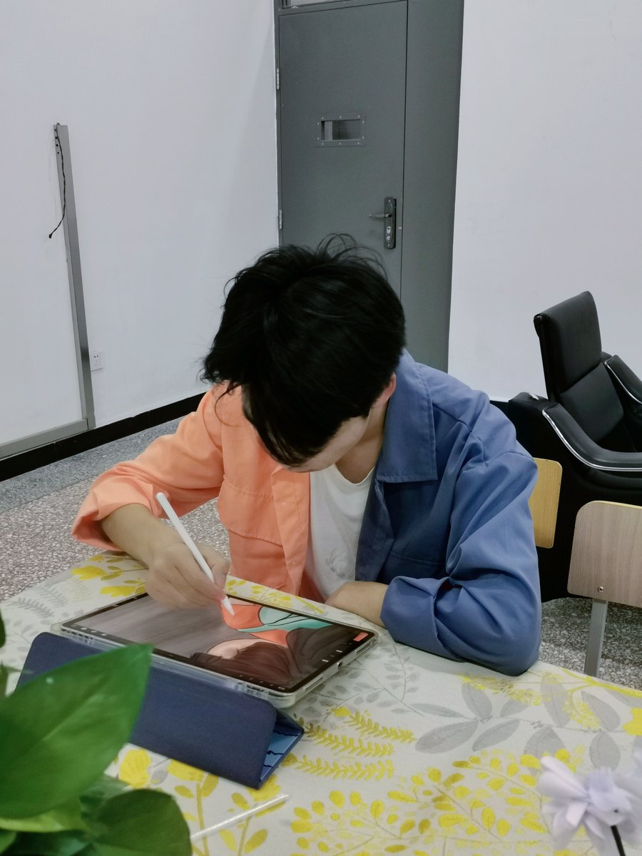 seedsofempower's tweet photo. Volunteers from west Yunnan University of Applied Sciences are illustrating the excellent stories from the 1001 Stories Tengchong project. https://t.co/LviTLn7QN4