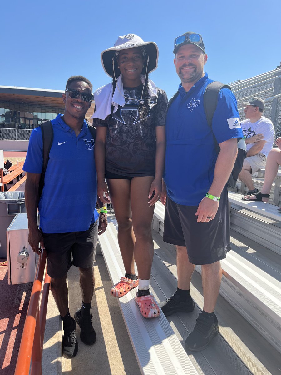 kelis_armstrong's tweet photo. Didn’t perform how I wanted, but definitely ended where I wanted to be! Had a great 4 years at Hebron and can’t wait to continue my journey at Howard❤️ Couldn’t thank everyone enough for the support ❤️@Hawk_Running @CoachJohnson49 @JUMPSmartTexas @Hebron_HS @HUBisonTFXC @HowardU https://t.co/Hlyim1Yb0R