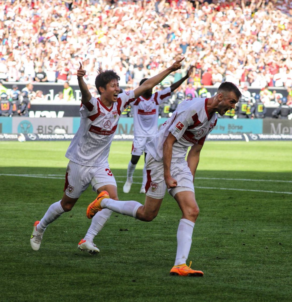 pavelpardo8's tweet photo. Gratulation Unglaublich Wir sind in Bundesliga immer noch. Ich Lieber @VfB 🇩🇪

¡Felicidades! Increíble hazaña. Seguimos en la Bundesliga. Te quiero, @VfB_int 🇲🇽 https://t.co/Kv4So63g45