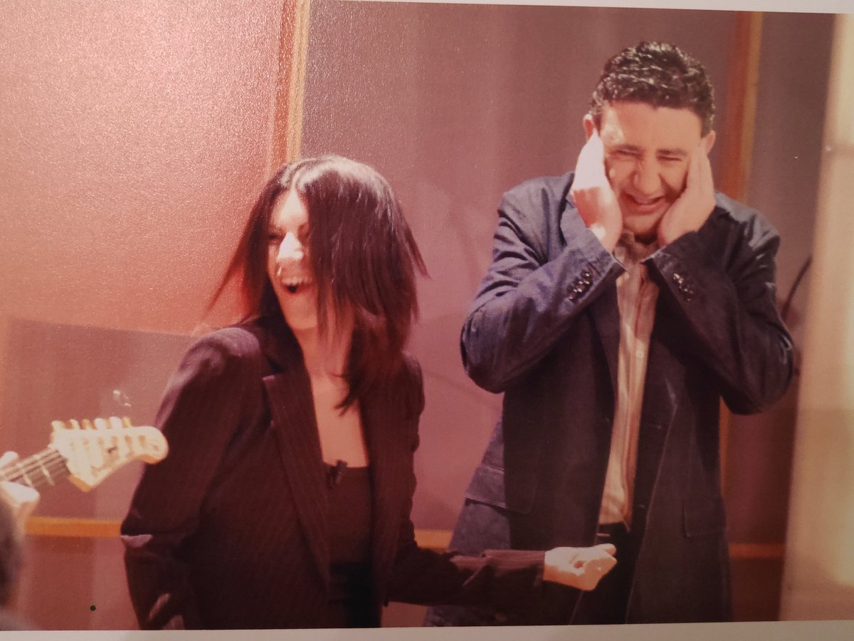 ramonaranguena's tweet photo. El día que conocí a Laura Pausini. 😂😂😂
#Eurovision 
#pausini 
#Lomasplus https://t.co/KWr3iNKITO