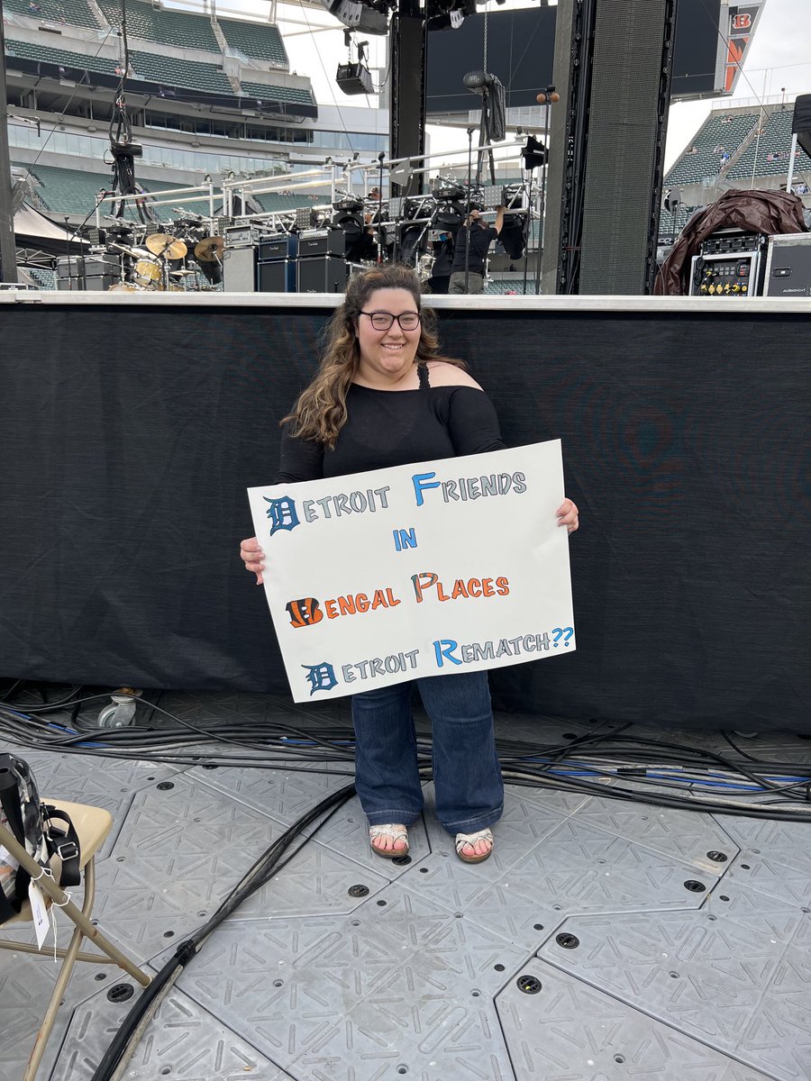 hillbillyarab94's tweet photo. ⁦@garthbrooks⁩ ⁦@trishayearwood⁩ #garthstadiumtour #cincinnati #detroitfriends ⁦@jenniferhassan_⁩ https://t.co/Ejz7xX8WCD