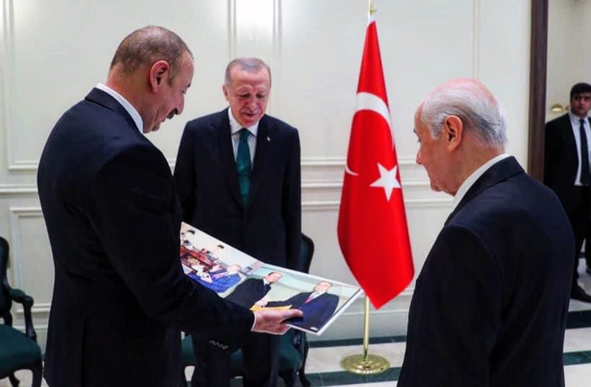 Tarihin yazdığı destan,
İki bedende bir can;

🇹🇷Türkiye-Azerbaycan🇦🇿