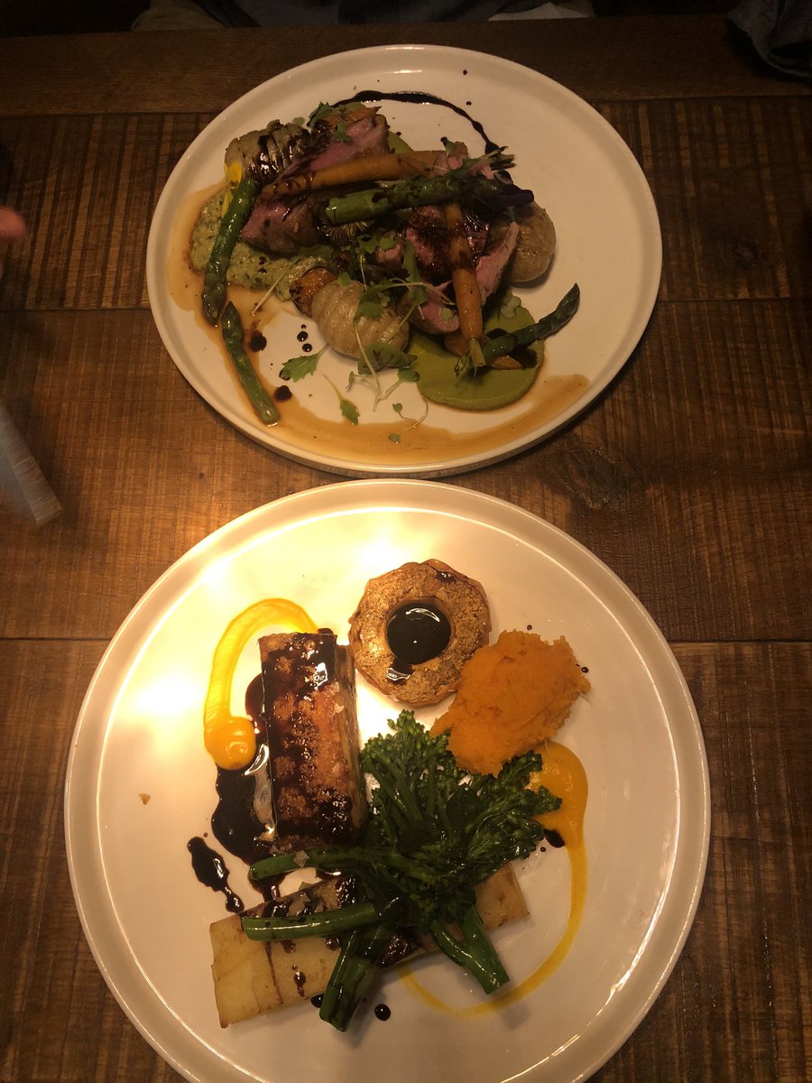 kellyle0nard's tweet photo. Date night! 🥰 great food and amazing company #theuglyduckling #foodisamazing #firstdateforages #postinvictusplans #timeforus https://t.co/3YaaVTb78E