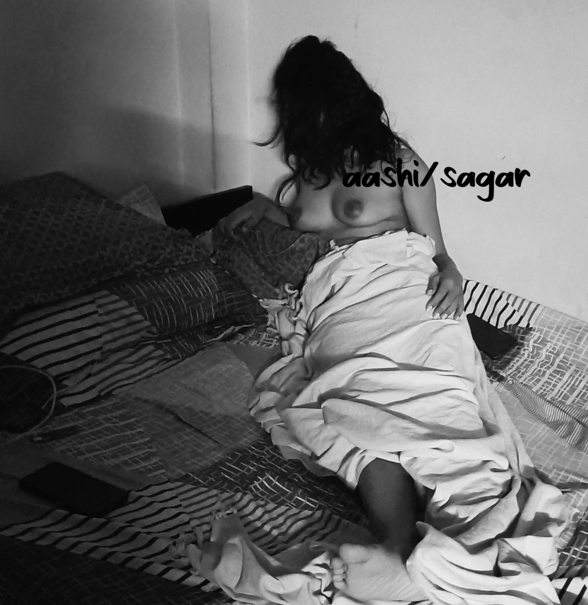 WandererLusty's tweet photo. अभी बाथरूम से आया. आशी को ऎसे देख कर क्या कर���..  
डरना चाहिये या horny होना  चाहिये. https://t.co/sV9PPWjz96