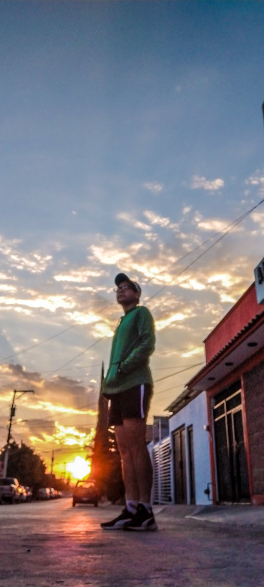 omvilchis's tweet photo. "Tienes que esperar cosas de ti mismo antes de poder hacerlas".
Michael Jordan.
#stravarun #stravaphoto #stravarunning #stravarunning #runnerslife #runlife☀️ #running #runaway #runvilchisrun #runboyrun #runningmotivation #runnermotivation☀🏃🏃 #GoodVibes✌️ #goodmorning☀️ https://t.co/02YxgUApoe