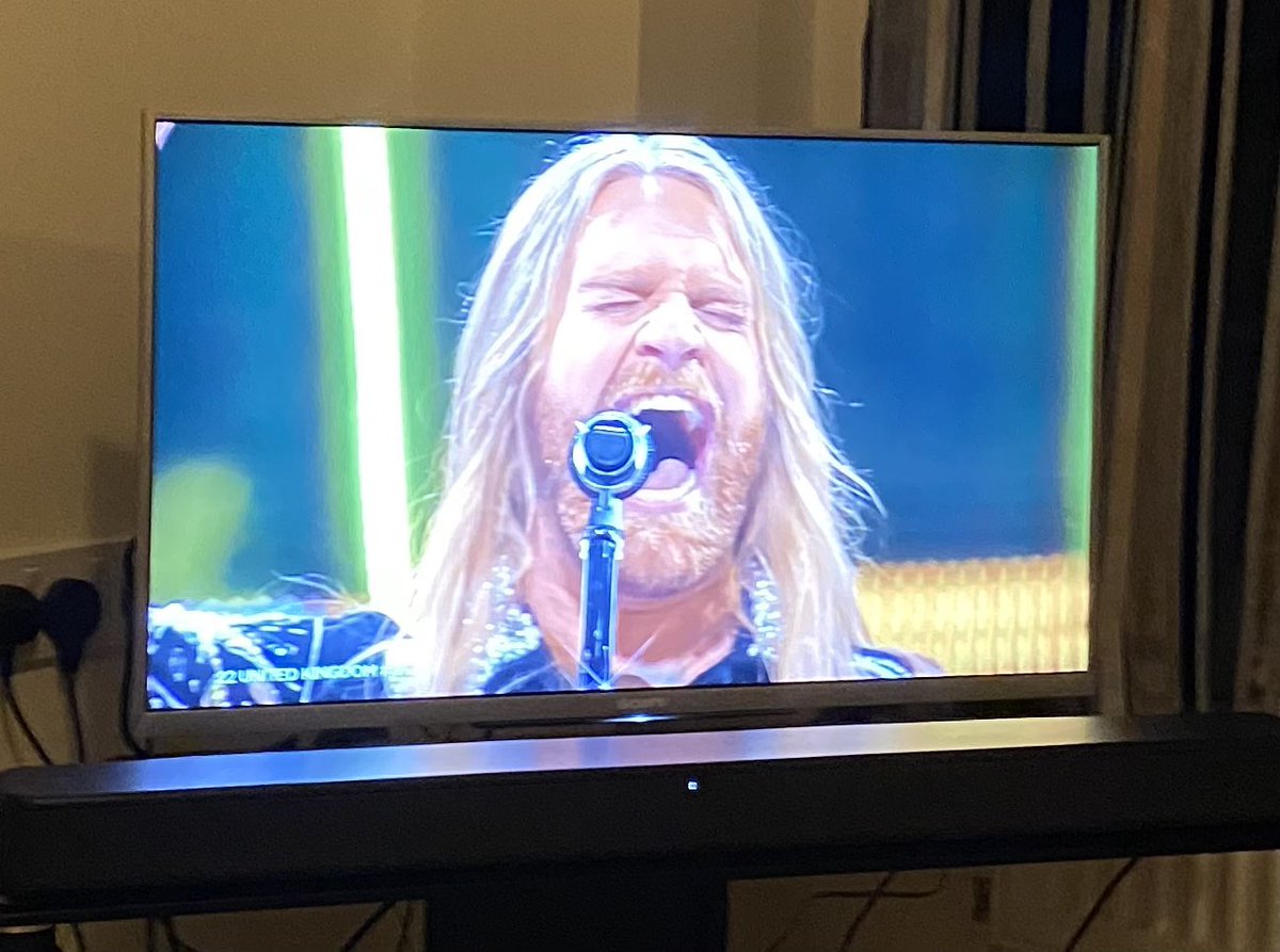 Bloody hell, it’s Jurgen Clopp going for the double #Eurovision #LIVCHE