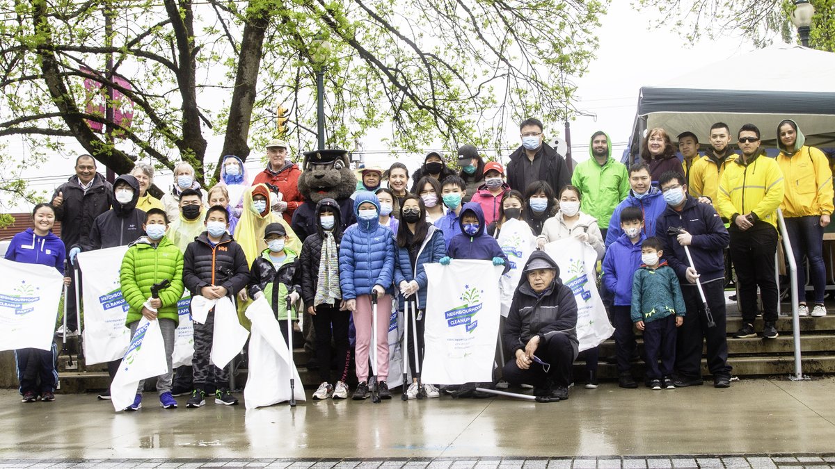 RevueBc's tweet photo. #Litter Beware! The #NeighbourhoodCleanup Party is underway on Victoria Drive. Thanks to #volunteers who are braving the cold and rain to improve the #community. Sponsored by the #Victoria Drive Business Improvement Assoc.
#VDBIA #smallbusiness #neighbourhoodpride https://t.co/SW4VRhfe4K