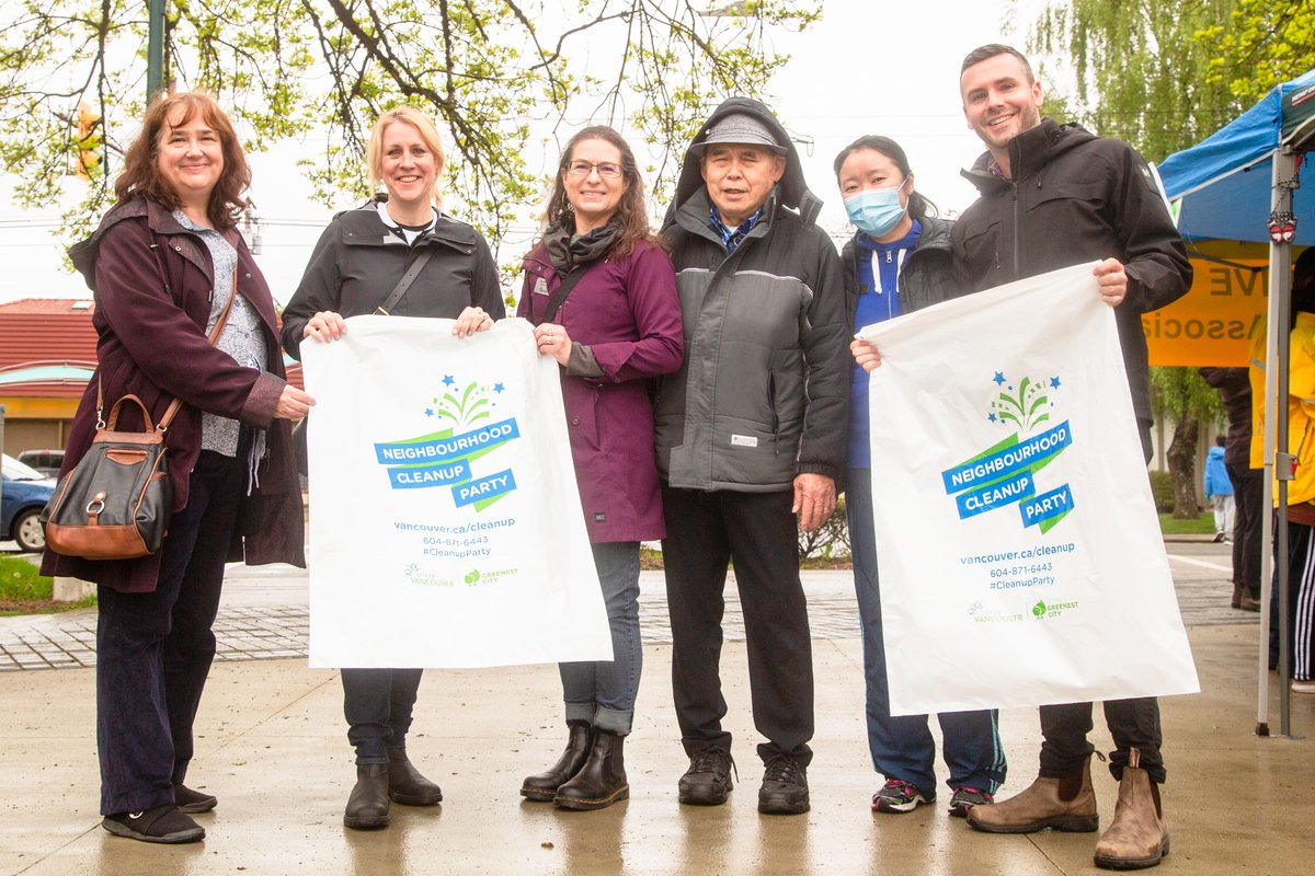 RevueBc's tweet photo. #Litter Beware! The #NeighbourhoodCleanup Party is underway on Victoria Drive. Thanks to #volunteers who are braving the cold and rain to improve the #community. Sponsored by the #Victoria Drive Business Improvement Assoc.
#VDBIA #smallbusiness #neighbourhoodpride https://t.co/SW4VRhfe4K