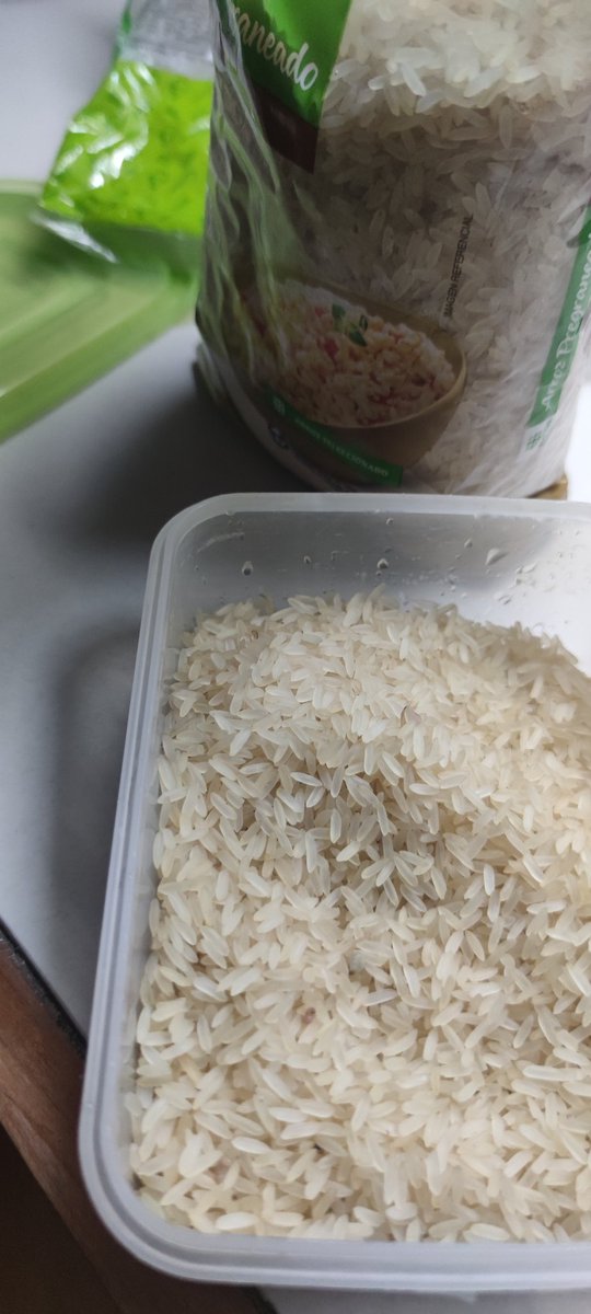 Jhovan_Kest's tweet photo. Comprar arroz en @TottusChile mediante @ChileFazil y que venga LLENO DE GUSANOS 🤢🤢🤢 Es súper asqueroso e indignante!!! Por lo menos 2 bolsas llenas y otras que no grabé y comí sin darme cuenta! Fotos y video en el hilo. @SERNAC que debo hacer? https://t.co/XCEeBwLj2l