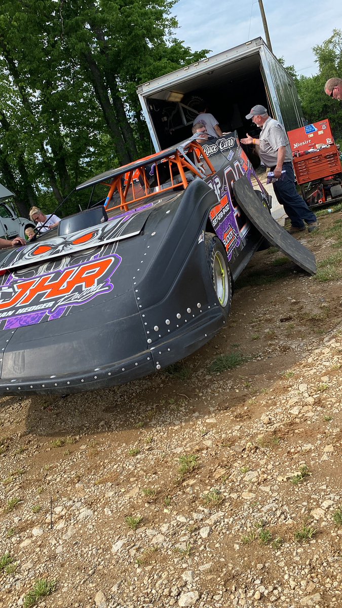 Hedger94's tweet photo. Unloaded and ready to go @FlorenceSpdwy. It’s fan appreciation night. Come and meet your local stars https://t.co/WztnjEsSq8