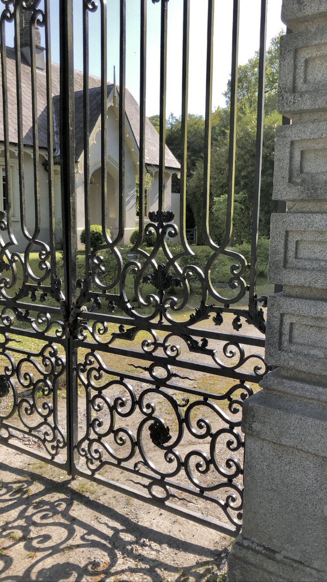c_k_lynch's tweet photo. Beautiful wrought iron gate and a handsome lodge at the Powerscourt Estate in County Wicklow, Ireland https://t.co/J7NoxsQ5ew
