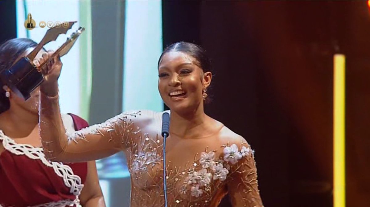 africamagictv's tweet photo. Congratulations to @OfficialOsas for her 'Best Dressed Female' win, as voted for by YOU!

Watch 👉🏾 https://t.co/gab6REJjPY #AMVCA8 

Proudly sponsored by @AmstelMalta. https://t.co/sT8FyvlMKJ