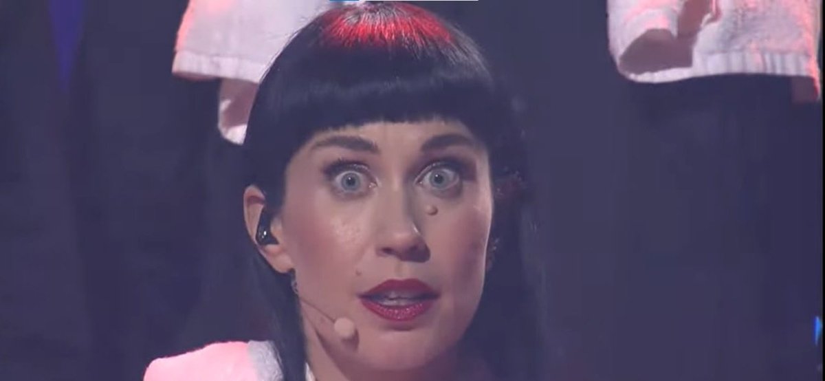nurialavinn's tweet photo. me encanta que la de serbia sea igual que tori de heartstopper LMAO #Eurovision https://t.co/NObLR6aaRM
