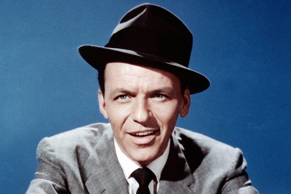 retrochenta's tweet photo. Hoy hace 24 años que nos dejó Frank Sinatra, cantante de una voz irrepetible, y auténtico icono de la cultura americana. https://t.co/yZkm8AhLGQ